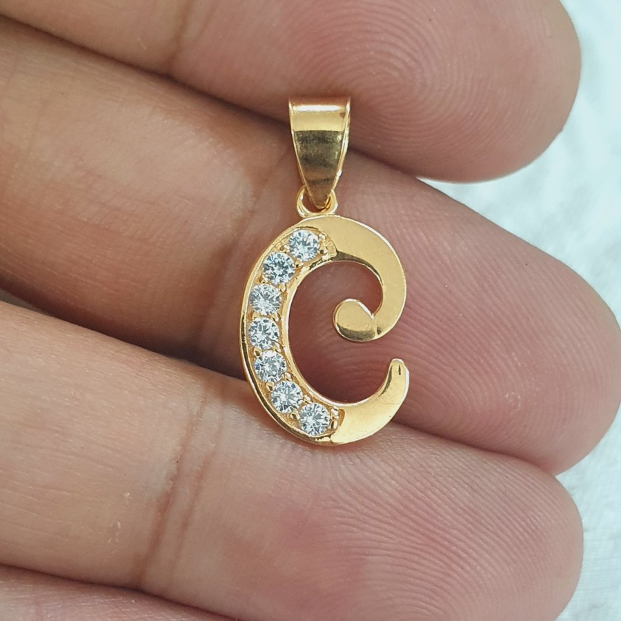 liontin huruf C emas 70% 700 70 %