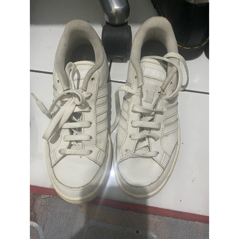 Sepatu Adidas Warna Putih Original