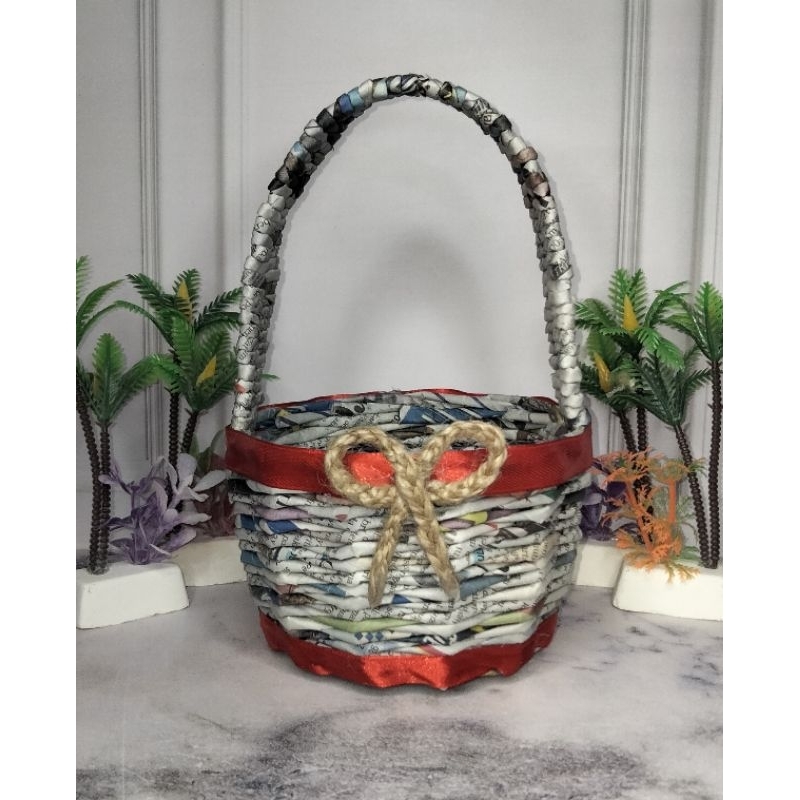 Kerajinan keranjang dari koran