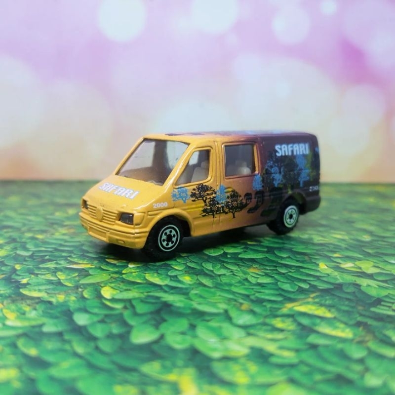 Mobil kondisi baru mobil safari mercedes benz van diescast metal no brand Mcd Happy Meal