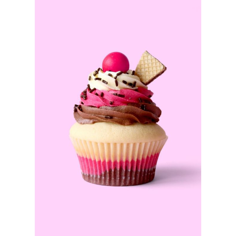 

strawberry creamy cupcake