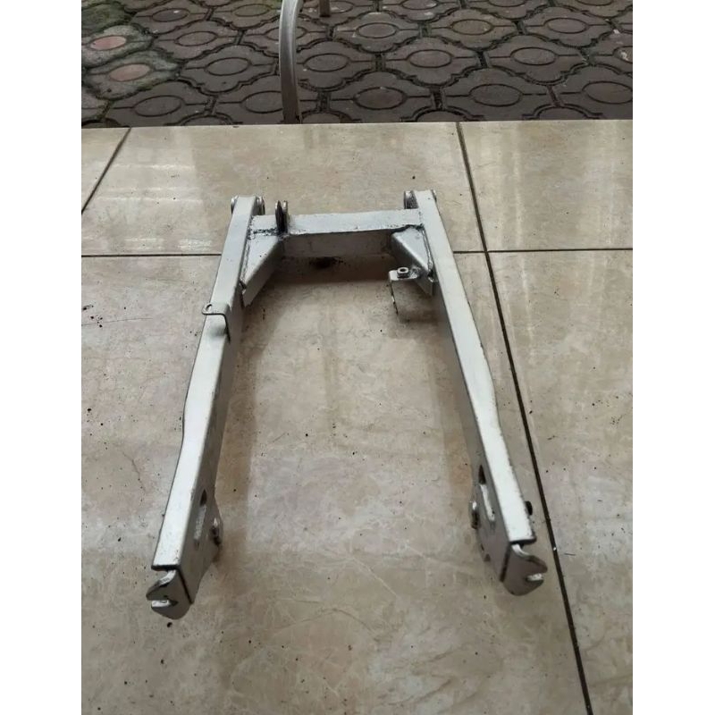 SWING ARM/ LENGAN AYUN/ SUPIT BELAKANG HONDA SUPRA X 110/ FIT LAMA ORIGINAL COPOTAN