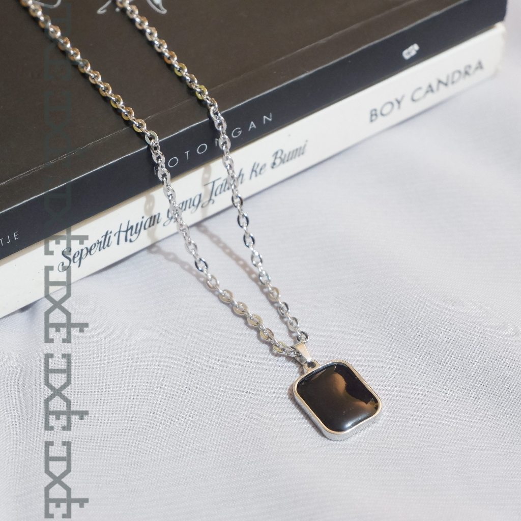 CODEONE KALUNG LIONTIN TITANIUM PRIA WANITA MODEL SQUARE PENDANT