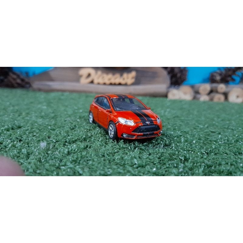 Diecast Miniatur Ford Focus skala 1:64