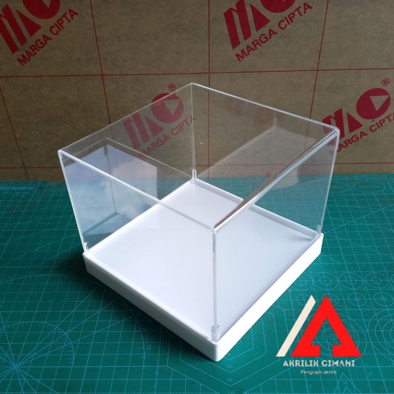 

box akrilik display 10x10x10cm base putih
