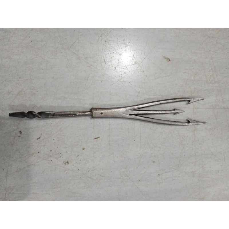 alat berburu tradisional tombak ikan dll(serampang)