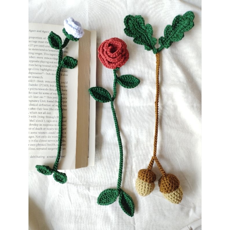 

BOOKMARK MAWAR CROCHET | PEMBATAS BUKU MAWAR RAJUT | SUVENIR PERNIKAHAN | BOOKMARK