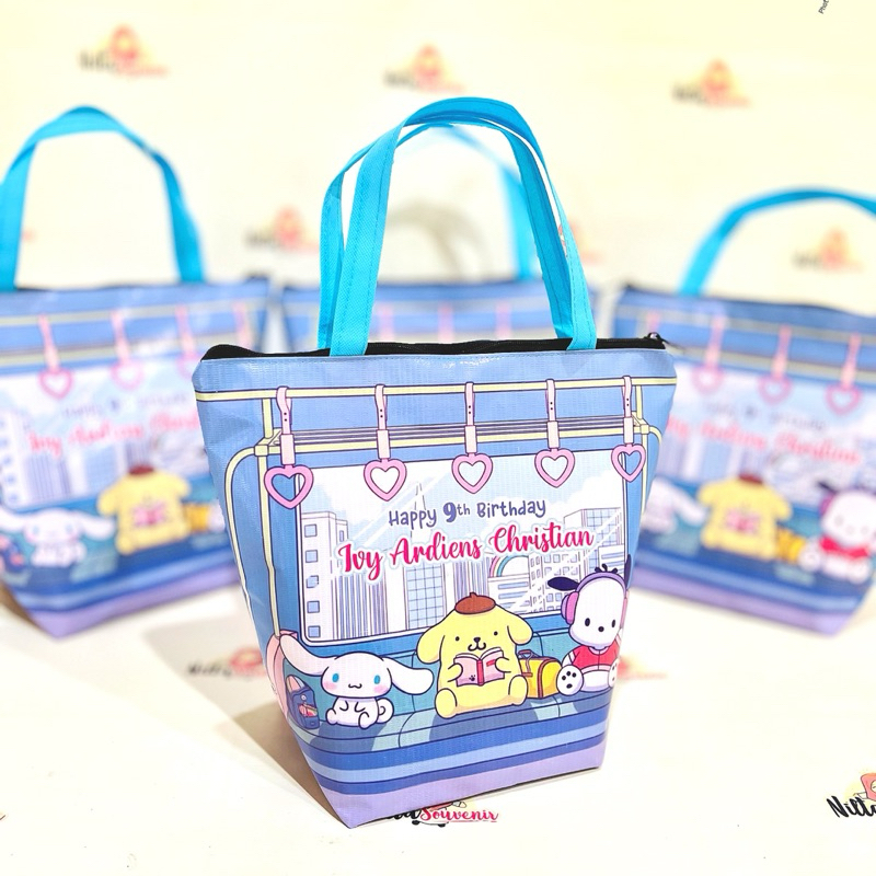 

Goodiebag Souvenir Ulang Tahun Tas Snack Ultah Anak Custom Resleting Trapesium Model Terbaru Sanrio FREE DESAIN