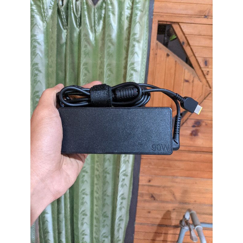 Adaptor Laptop & Mini PC Lenovo 90W Port Kotak