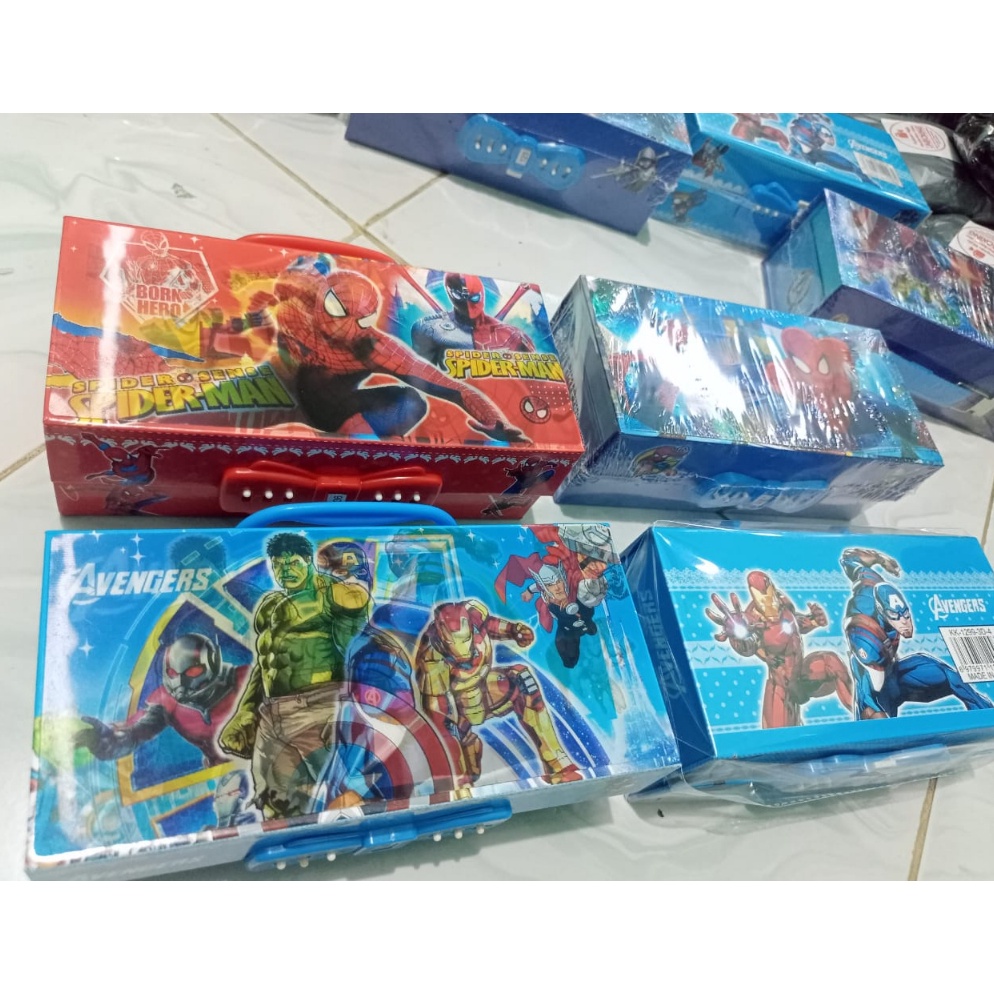

Kotak Pensil COWOKLAKILAKI Tempat Pensil Kode Karakter 3 TINGKAT KOTAK PENSIL 3D BNYAK PILIHAN KARAKTER l V4D9
