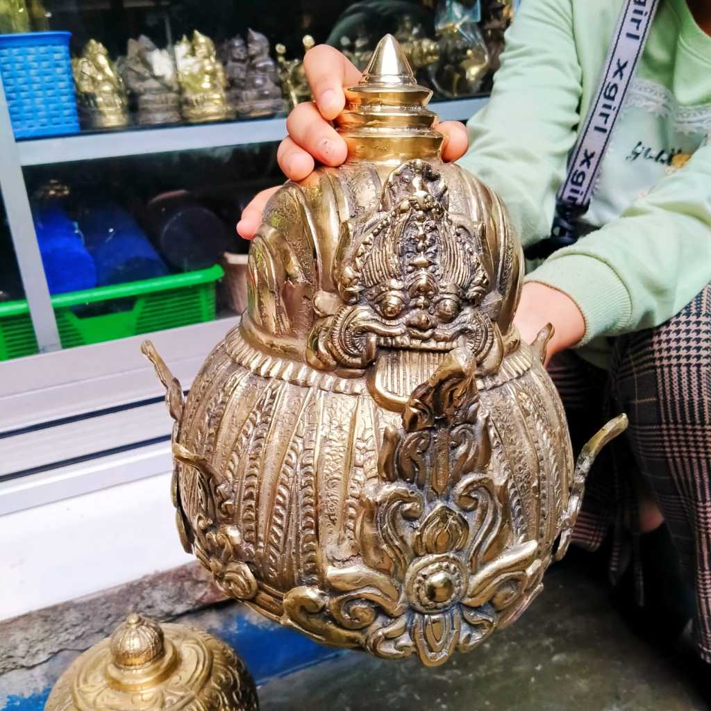 mahkota raja bahan logam kuningan antik