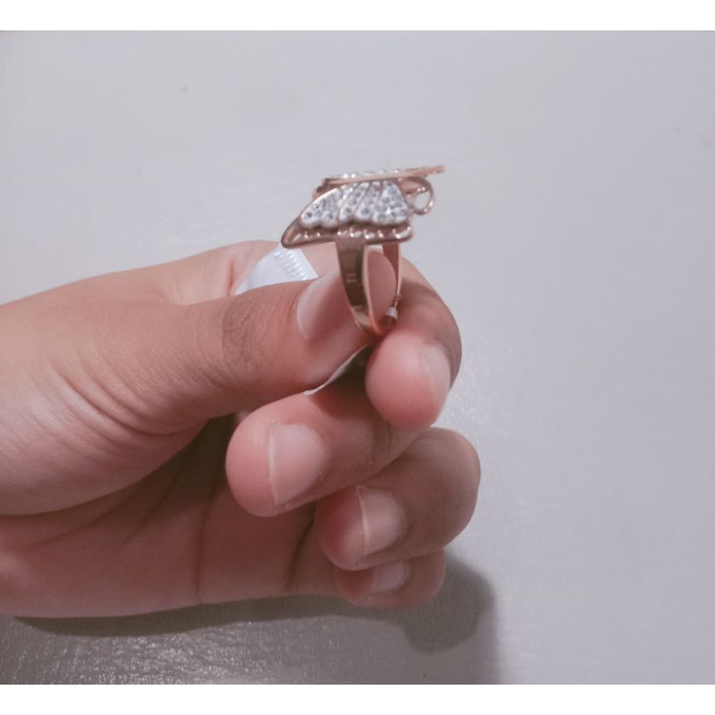 Cincin Permata Kupu Besar