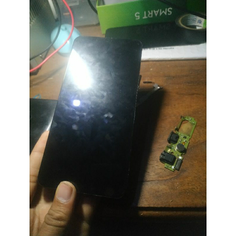 tulang tengah /frame copotan hp vivo y91 dan LCD NYA + tombol volum dan power