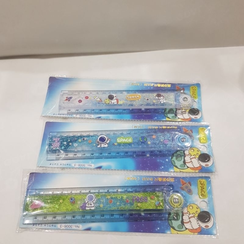 

Penggaris Plastik Motif Astronot / Mistar Lipat Mainan Air 30 cm Astronot 3006