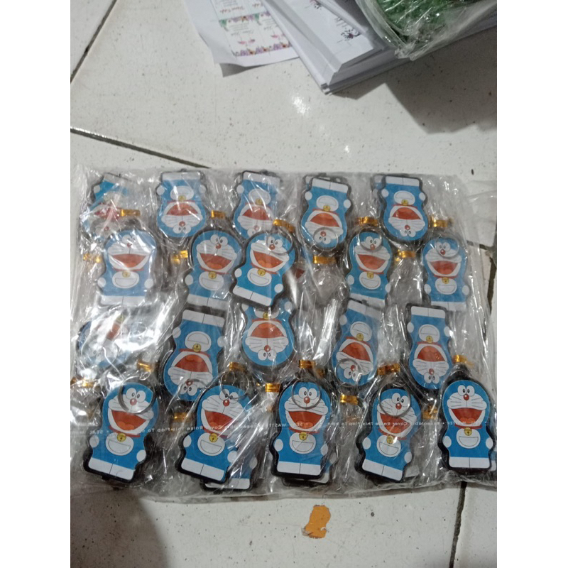 souvenir gantungan kunci doraemon 100 pcs
