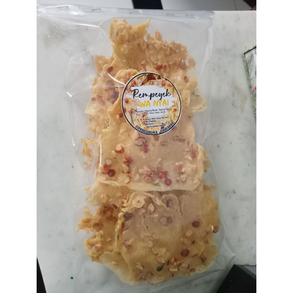 

Peyek kacang wa nyai