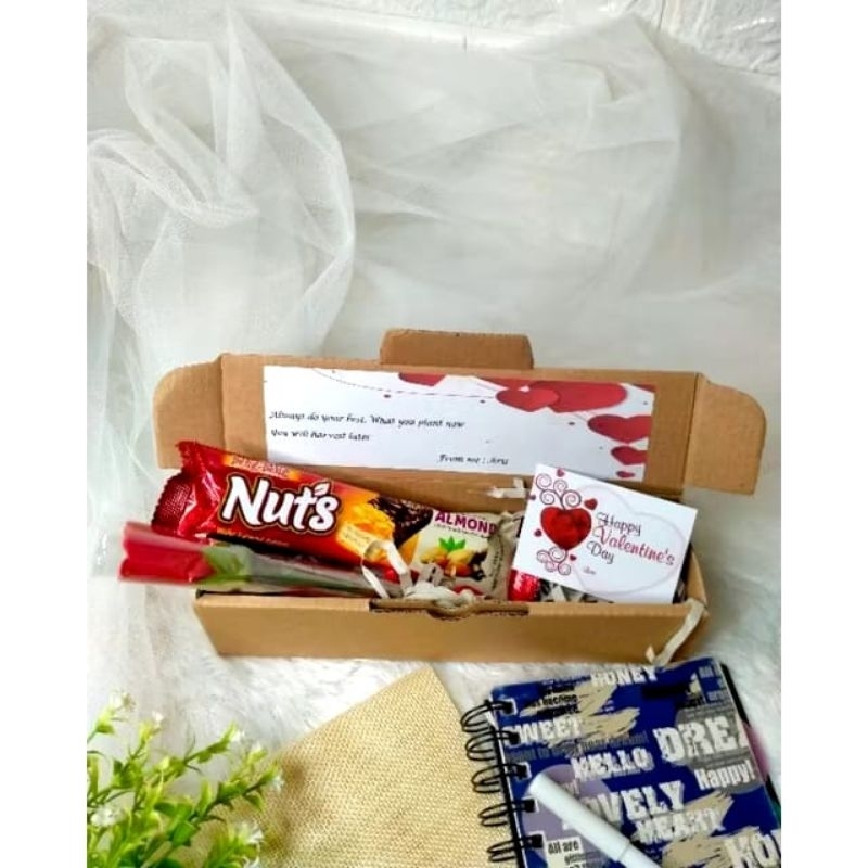 

HAMPERS COKLAT VALENTINE / KADO CEWEK ULANG TAHUN / KADO ANNIVERSARY