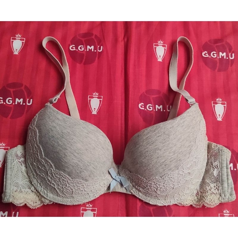 Bra warna Abu motif Renda merk Young Hearts Preloved