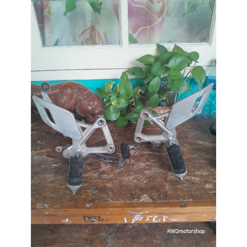 footstep depan cbr cbu 150r thailand 2011 2014