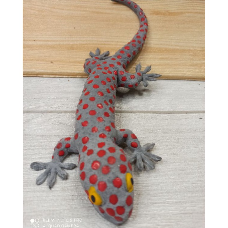 KODE J59I mainan karet tokek bintik merah 3cm