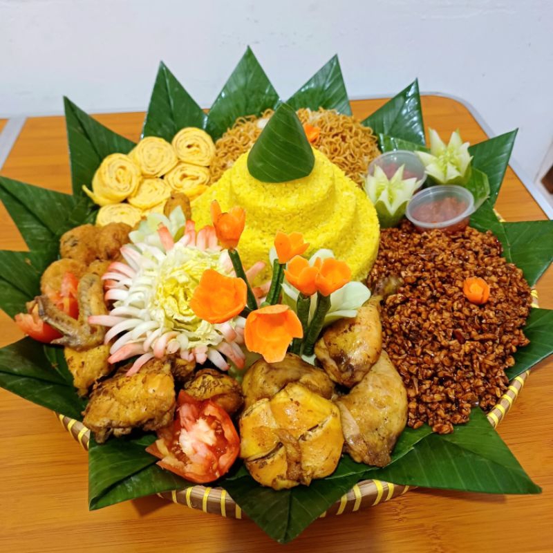 

TUMPENG NASI KUNING LEZAT UNTUK 5-6 ORANG