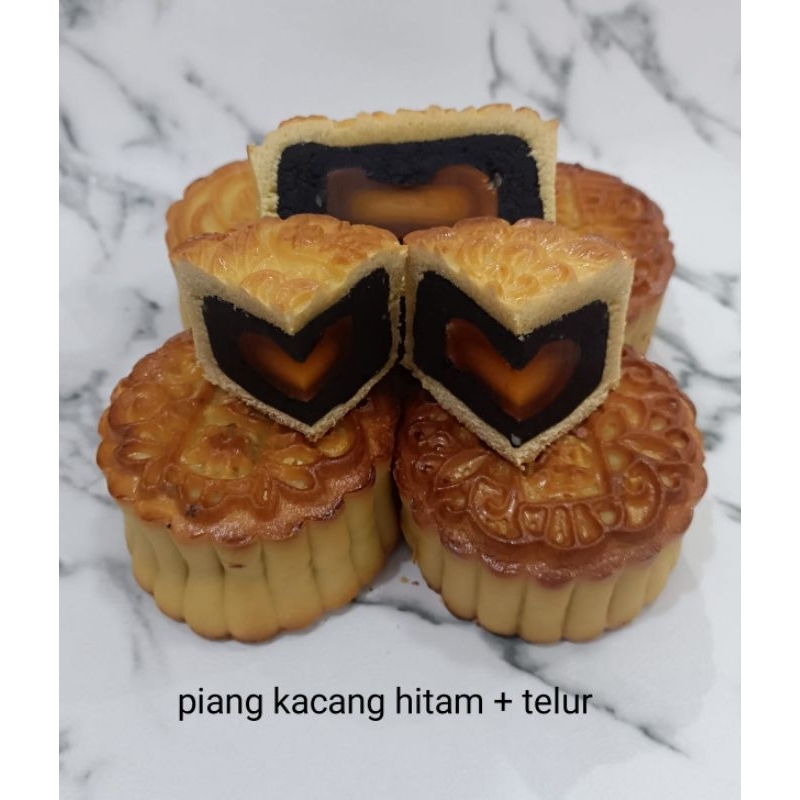 

mooncake kacang hitam telur