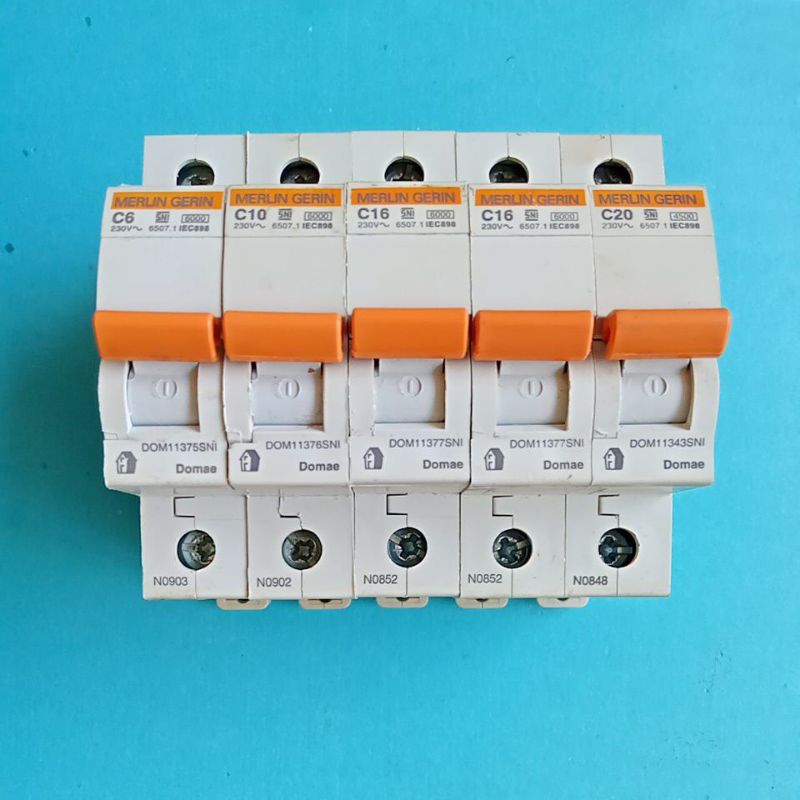 MCB Merlin Gerin BORONGAN