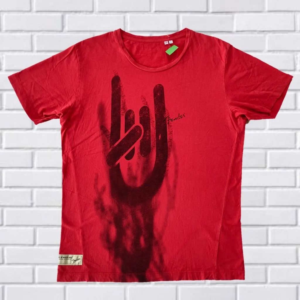 KAOS FENDER ROCK N ROLL BY  UNIQLO, SIZE L (SECOND BRANDED) MERAH,TS0277
