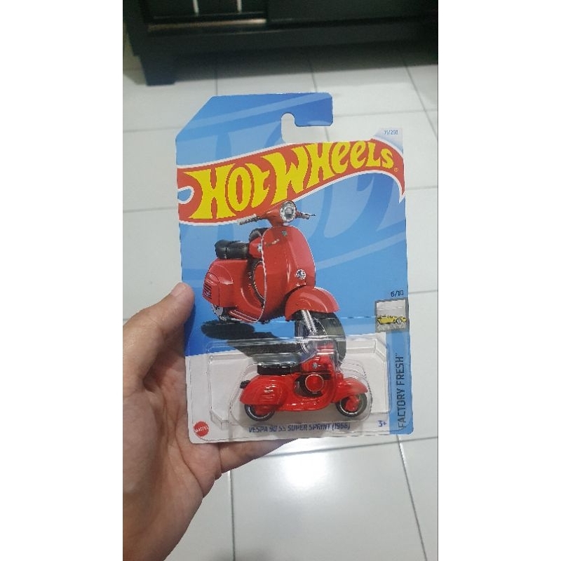 hotwheels vespa 90 SS