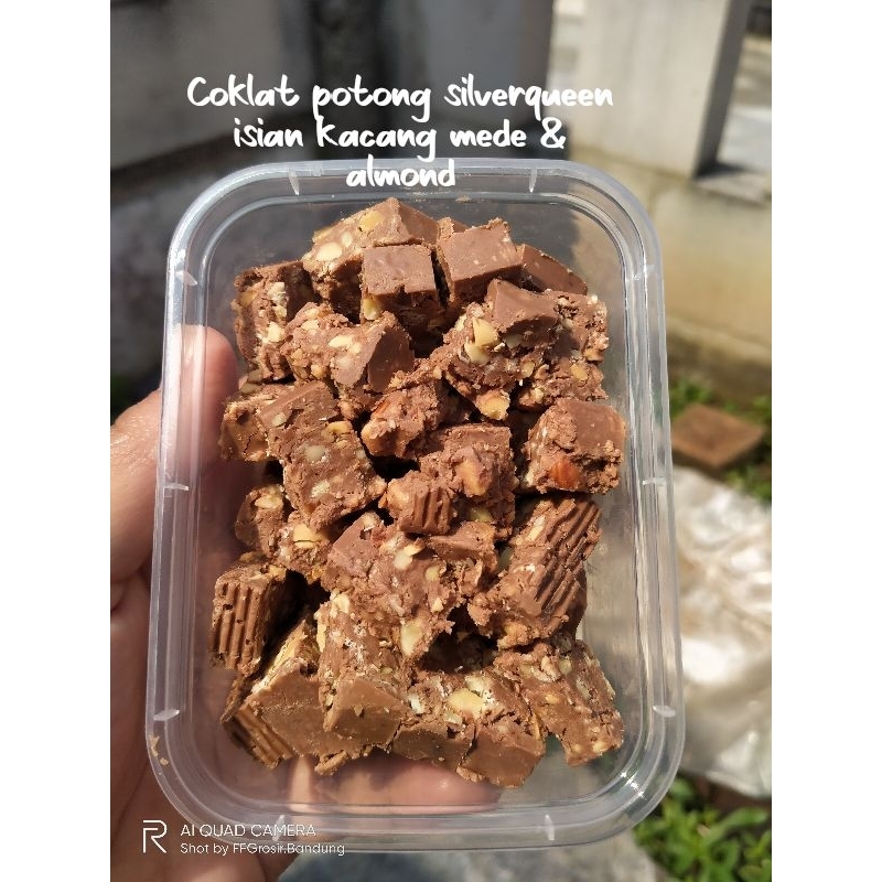 

Coklat kubus / coklat potong Silverqueen kacang mede mix almond 120gr