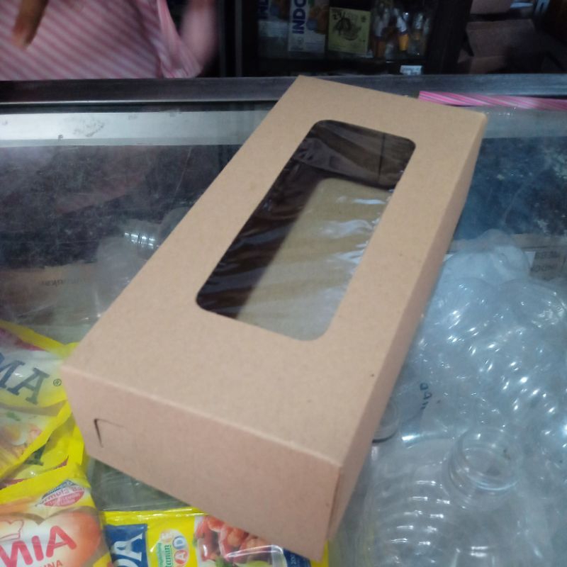 

KARDUS BROWNIES / ROTI / KUE KACA KRAFT WINDOW LAMINASI UKURAN 22X10X5 PER PCS