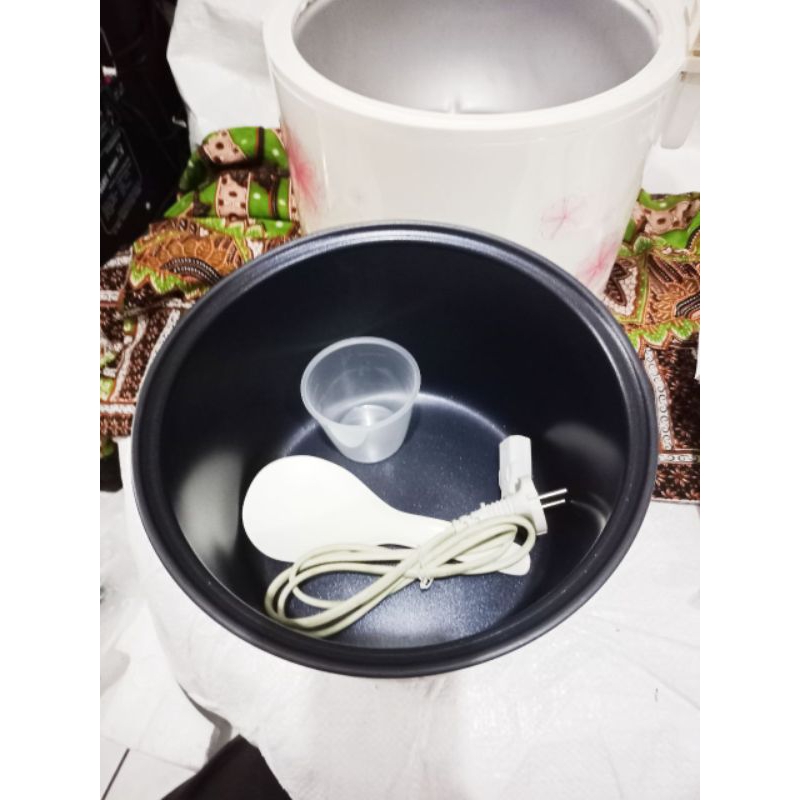 magic com rice cooker Midea