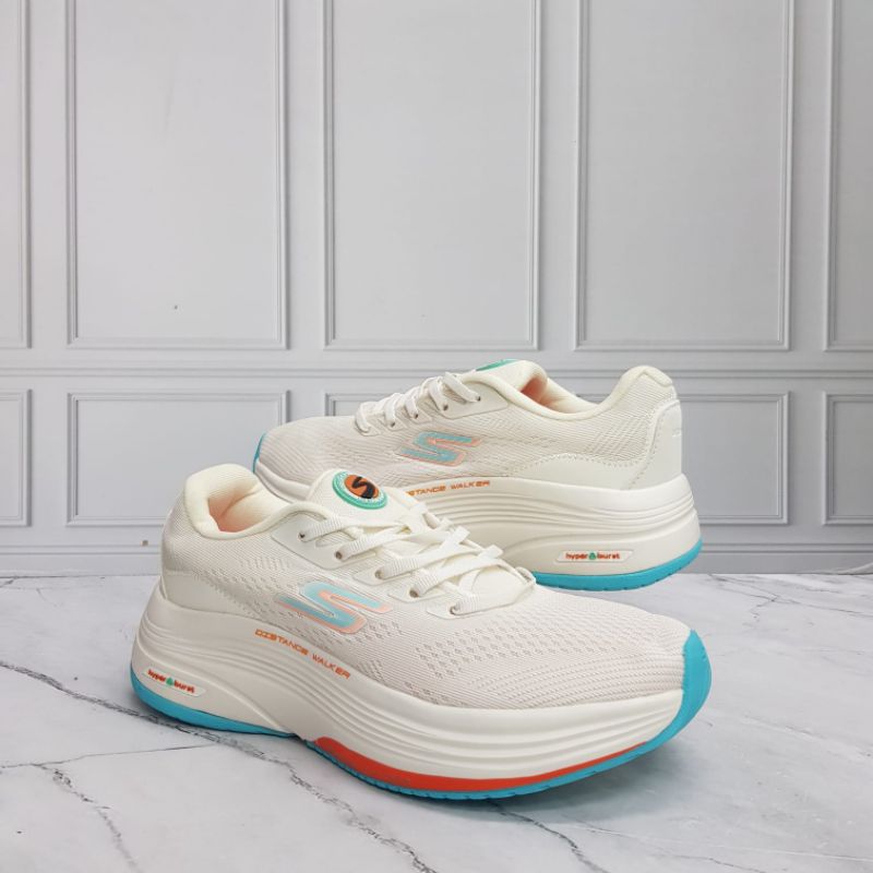 SKECHERS GOWALK DISTANCE/SEPATU GOWALK DISTANCE WANITA