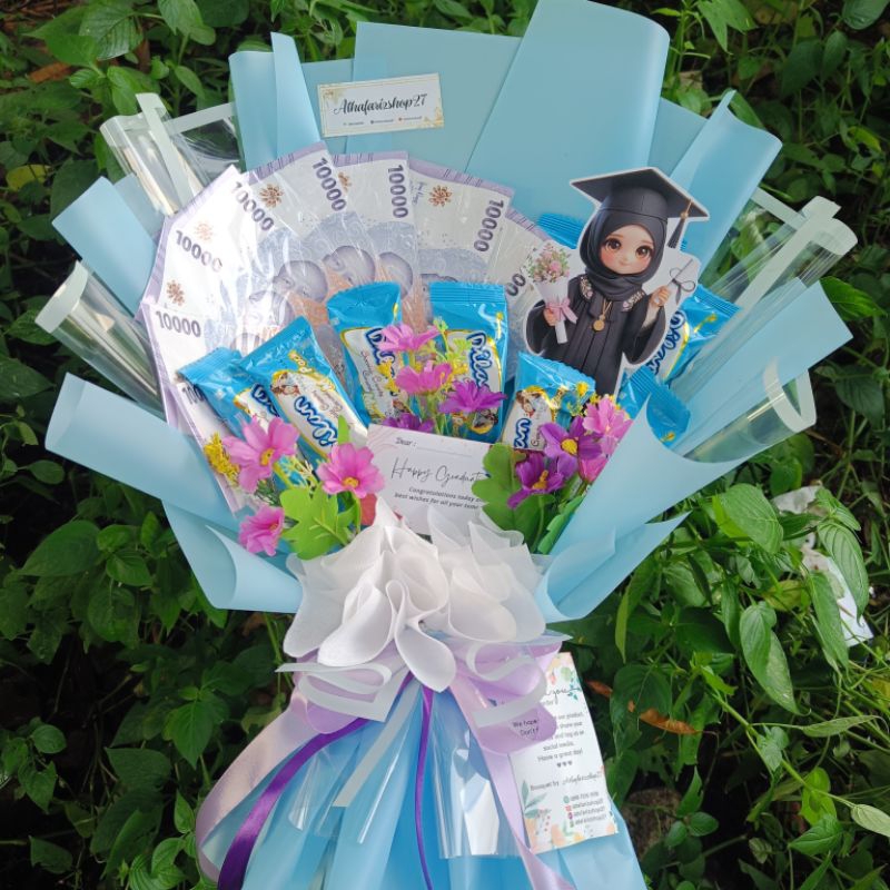 Bucket wisuda isi uang dan snack