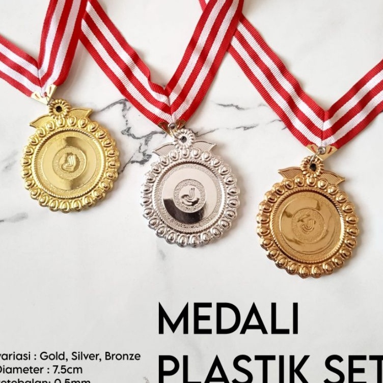 Lebih Puas  Medali Plastik Satuan murah emas  gold  silver  perunggu termasuk tali