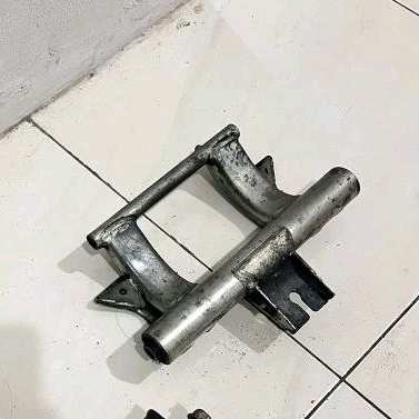Engine Mounting Vario125/150 Lednew