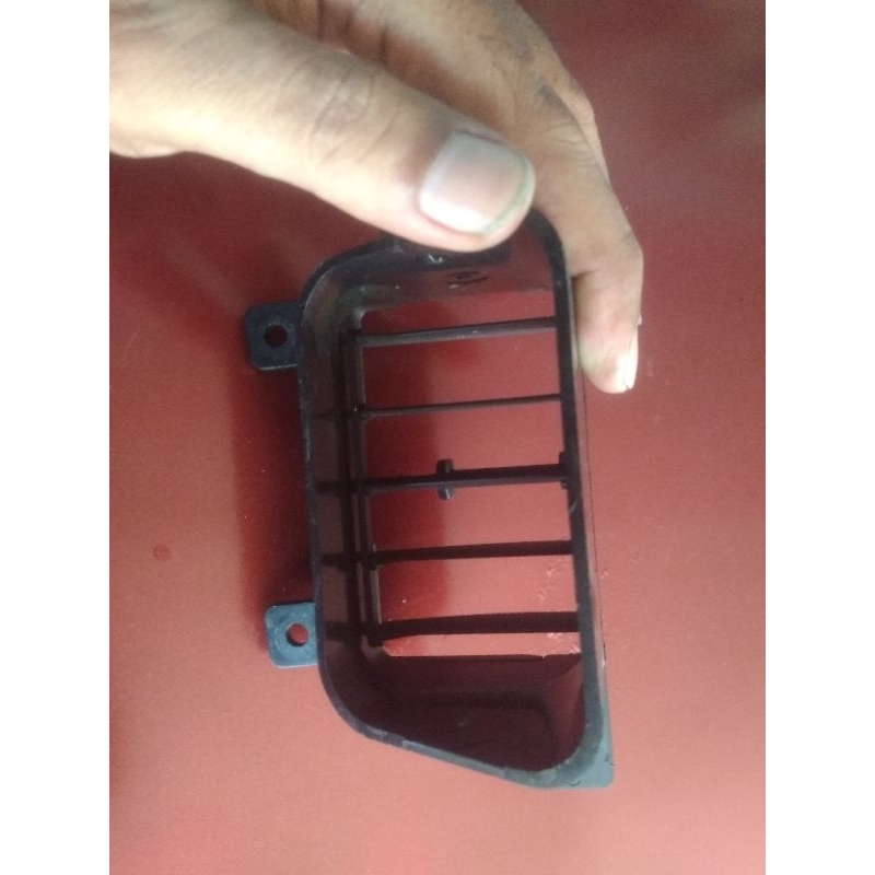 Kisi Kisi AC bagian dalam sisi kiri Mitsubishi Eterna