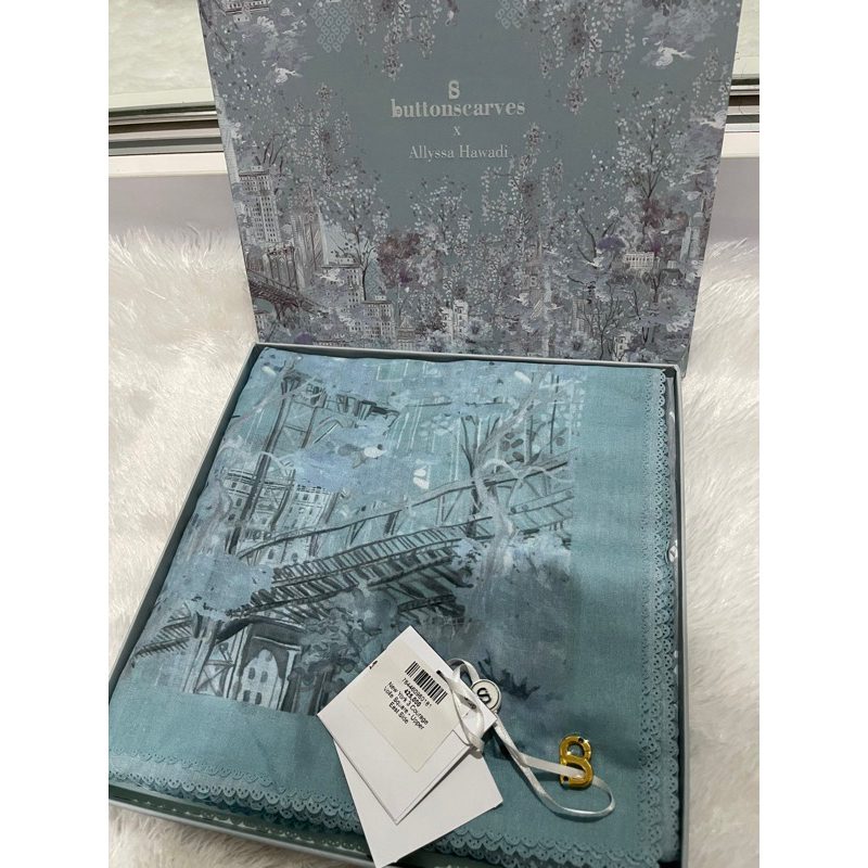 NEW‼️ Buttonscarves - New York 3 (Upper East Side)