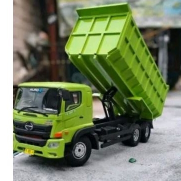 Miniatur dump truk bisa jungkit bak dan kabin fariasi lampu leed