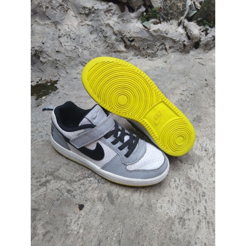 32 | Sepatu Anak Nike Court Borough Grey Yellow Second