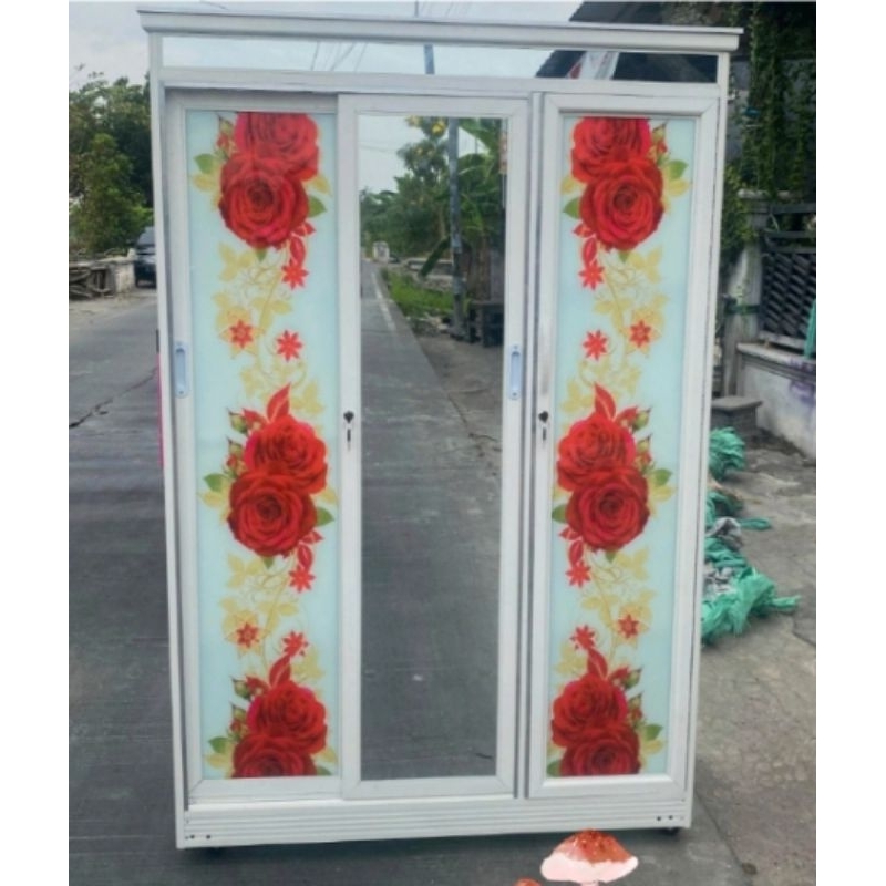 Lemari 3 pintu sliding kaca