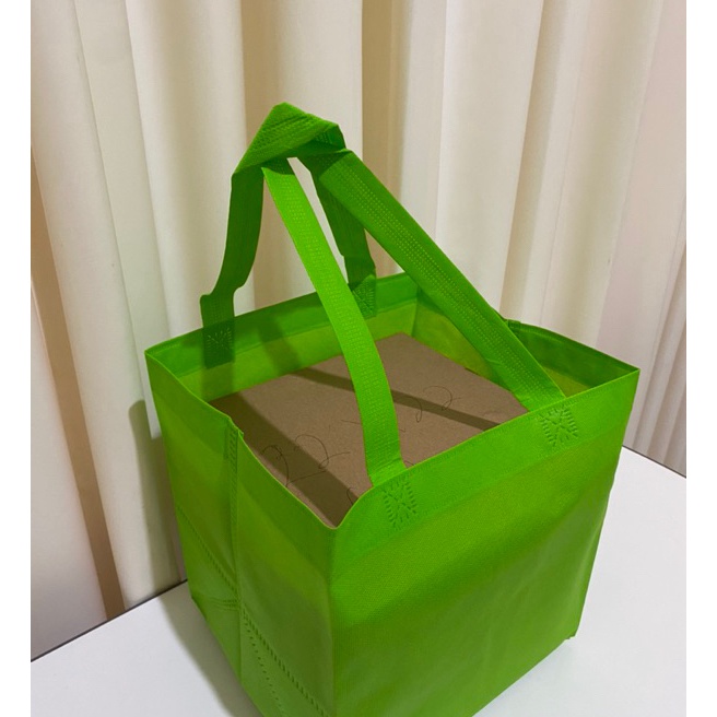 

FG2 1 LUSIN 12 PCS GOODIEBAG TAS HAJATAN 25x25 TINGGI 28 CM TAS NASI BOX TAS WALIMAHAN TAS AQIQAHAN TAS SEMINAR TAS SOUVENIR TAS SPUNBOND TAS RAMAH LINGKUNGAN