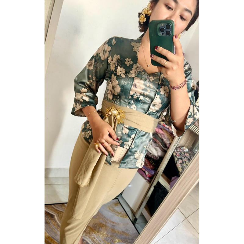 Kebaya Silk Rosalinda/ Kebaya bali/ kebaya hijab