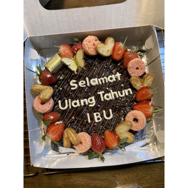 

Fudgy Brownies Tart Ulang Tahun Premium Hampers Instan Only Free Card
