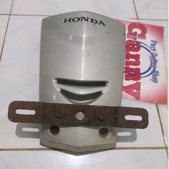 BREKET DUDUKAN TAMENG DASI DEPAN HONDA KIRANA original bekas