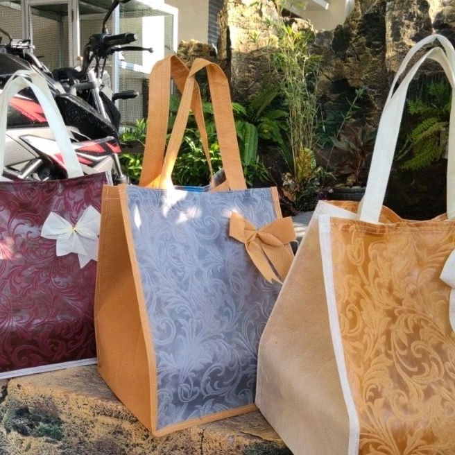 

KF7 tas hajatan embos elegan 22 harga per lusin isi 12 psc