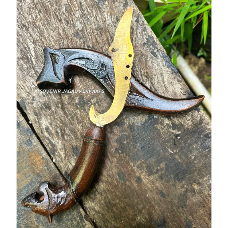 Piyugardening Kujang Kuningan Mini Ukir Kaligrafi Kayu Rasamala Ukir