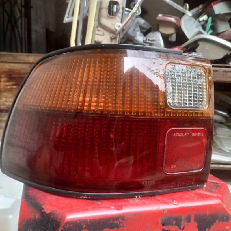 Stoplamp Lampu Belakang Ford Laser Gala 1991-1995 KIRI