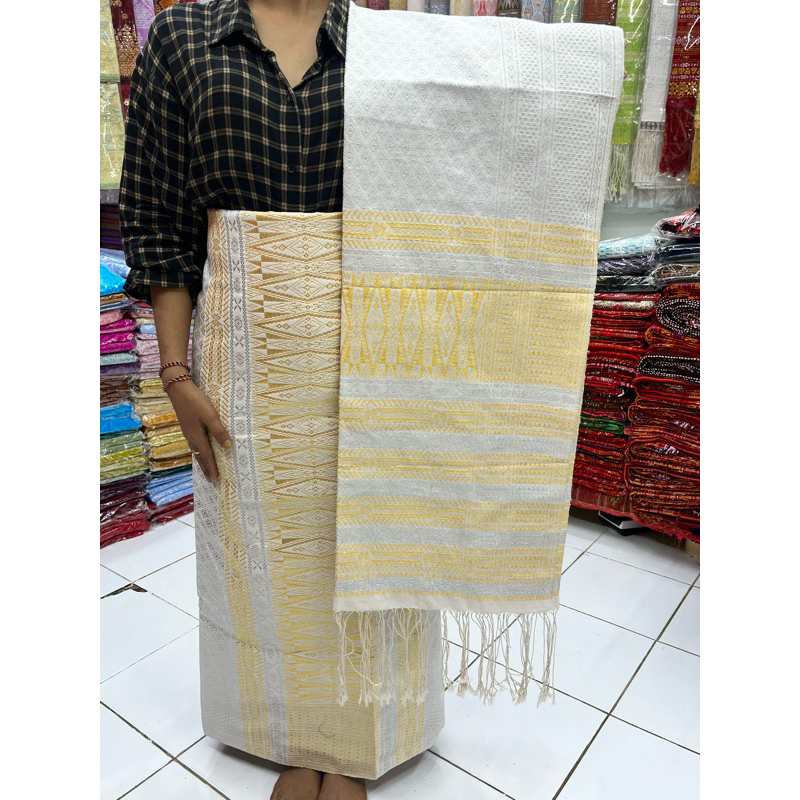 Tumtuman Tanpa Sambung Songket Pengantin Putih Kombinasi Gold