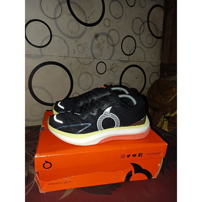 Sepatu Running Ortuseight Hypersonic Ukuran 42 Preloved